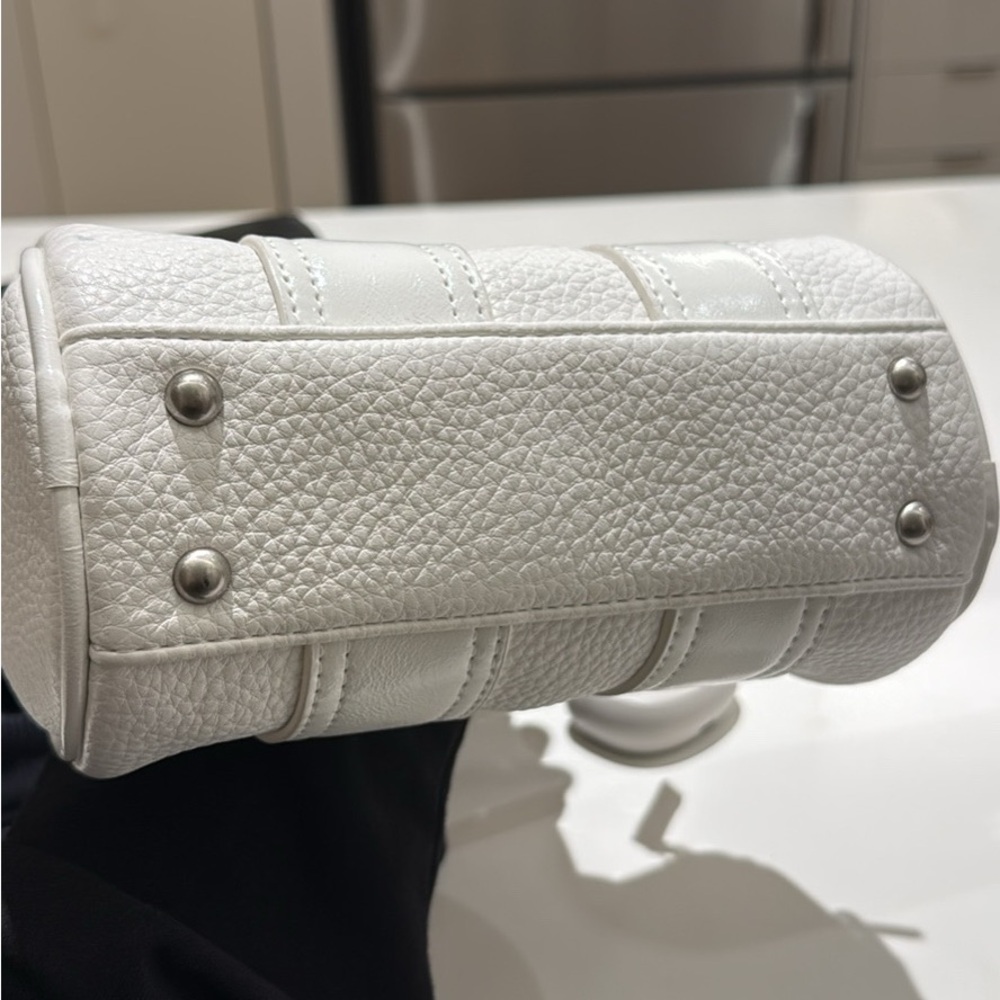 Handbag - Picture 2 of 3
